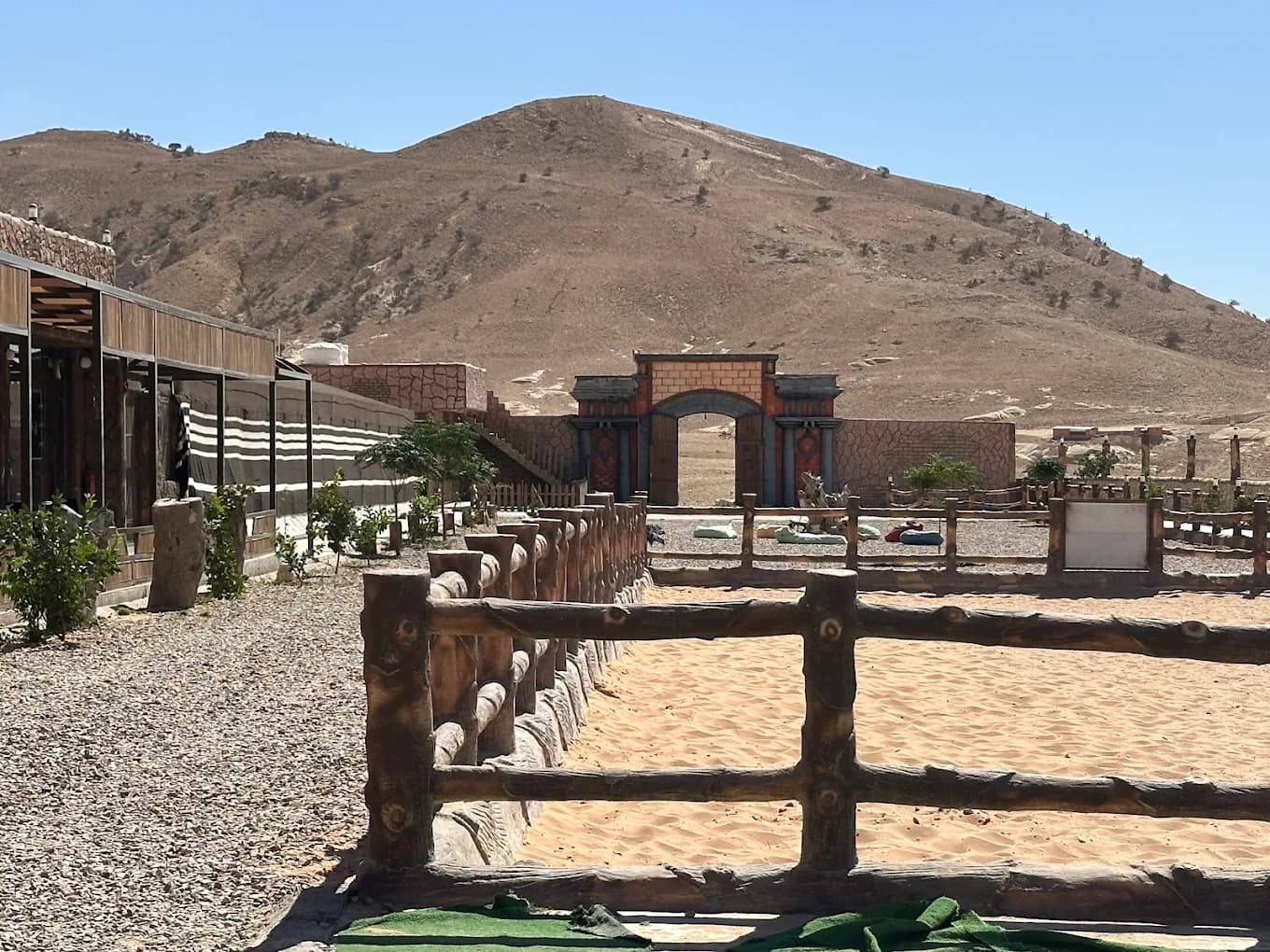 اسطبلات خيل الجبل — البتراء