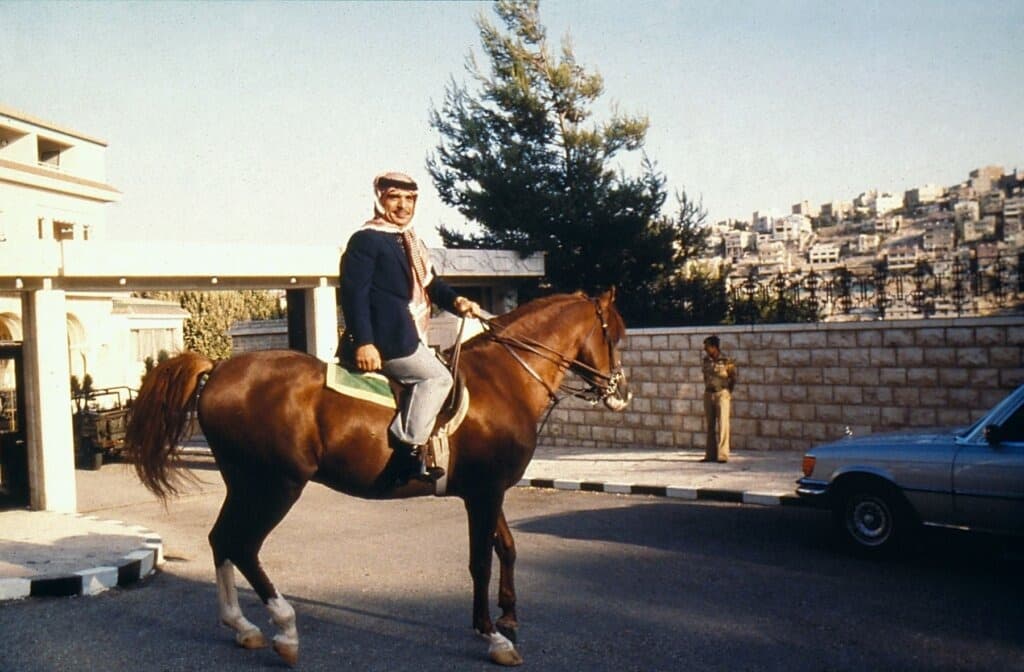 الإسطبلات الملكية — ورعاية الخيل